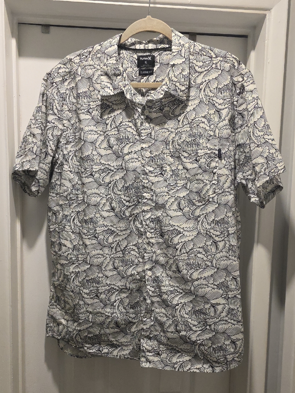 Hurley Men’s Short Sleeve Button-Down Shirt - White & Black